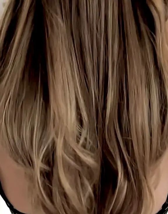 Balayage lungo e morbido visto da dietro